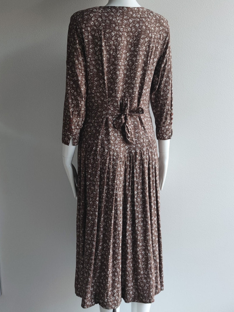 Ruskea vintage-mekko kukkakuviolla, XS-S