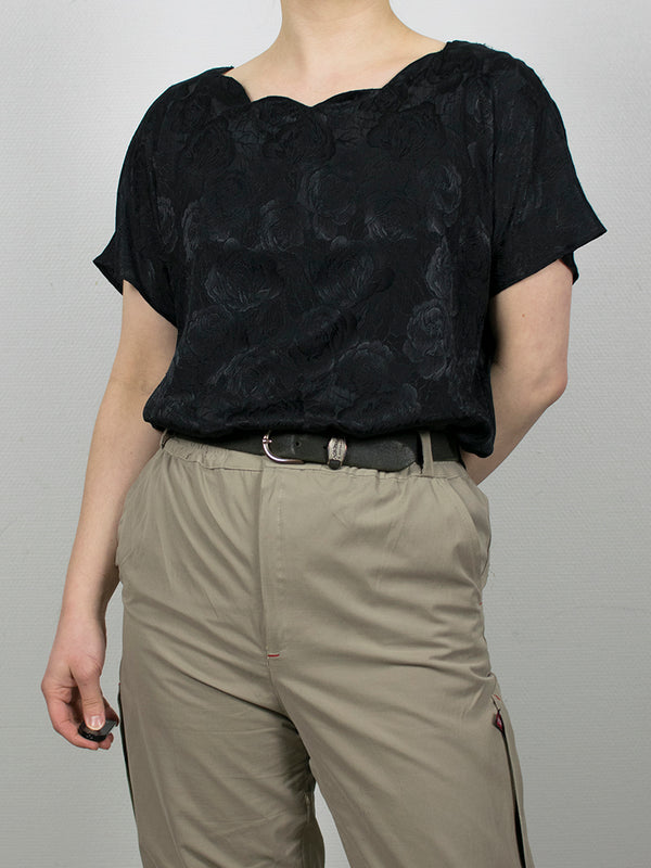 Musta kukkakuosinen vintage-paita, M-L