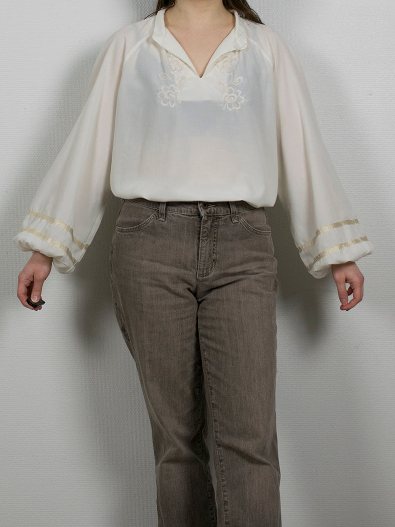 Valkoinen kotimainen vintage-pusero brodeerauksilla, XL