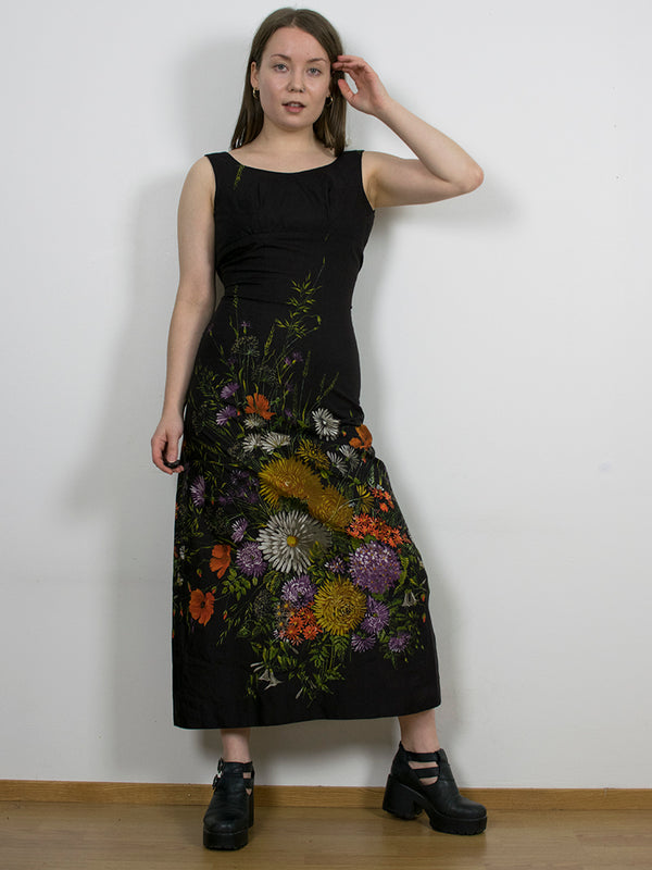 kotimainen mekko, vintage, ruskea vintage-mekko, maksimekko, ruskea, kukkakuosi, xxs, xs, juhlamekko, verkkokauppa, petite, laadukas