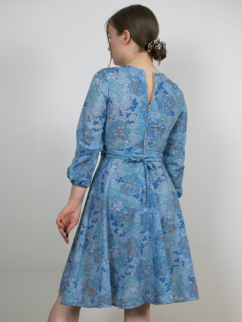 Sininen kukkakuosinen vintage-mekko 70-luvulta, XS
